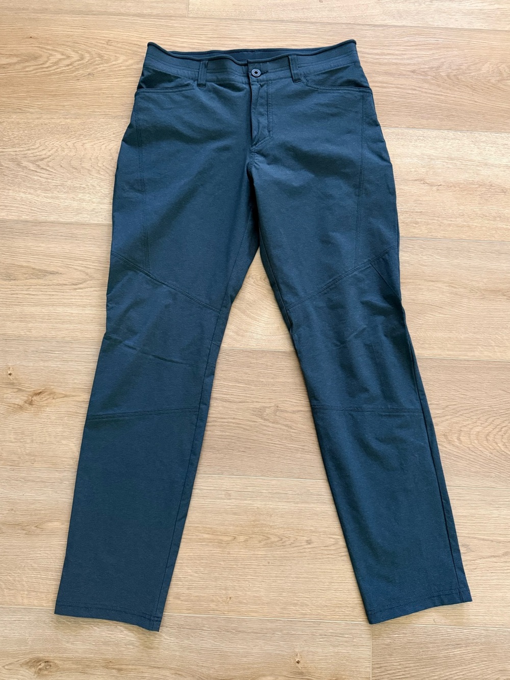 KÜHL Deceptr Tapered Performance Pants Mens 33x33 Black and Blue